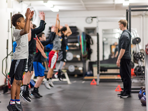 Image of a youth team training in the Saltus Performance gym.