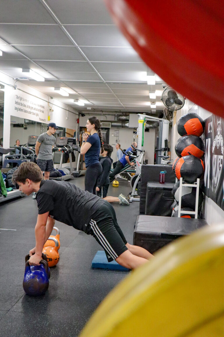 Image of a semi-private class working out at Saltus